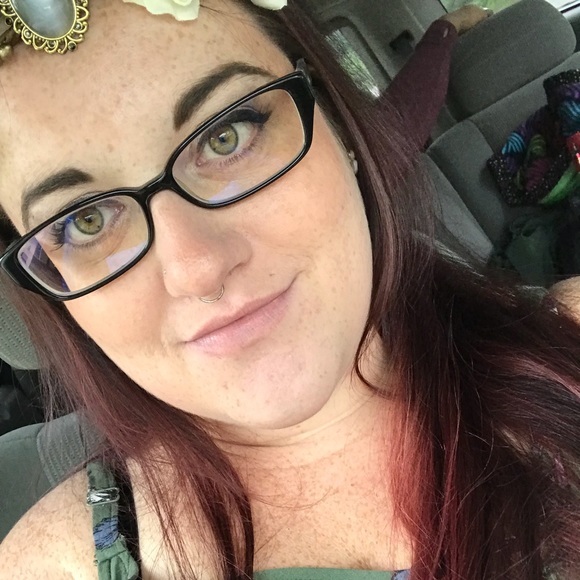 Meet your Posher, Ffelicia - Picture 1 of 1